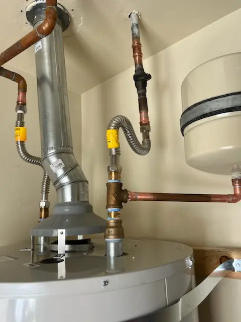 Water heater installation and plumbing repair in Lynnewood Gardens